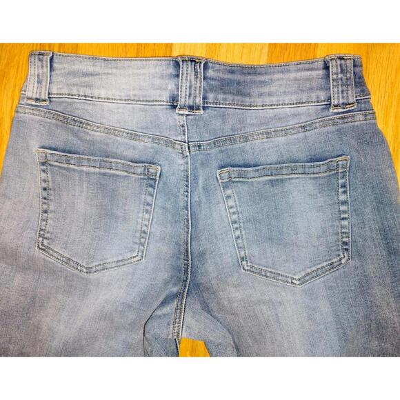 Maurices Women's Mid Rise 12 Denim Capri - Picture 3 of 6